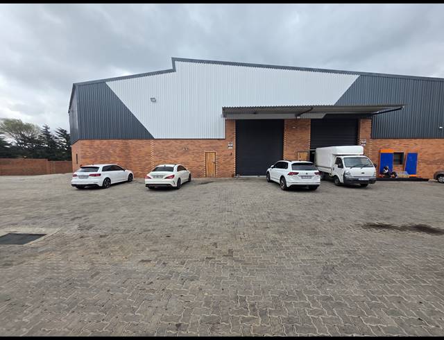 2,342M² WAREHOUSE TO LET IN ORMONDE
